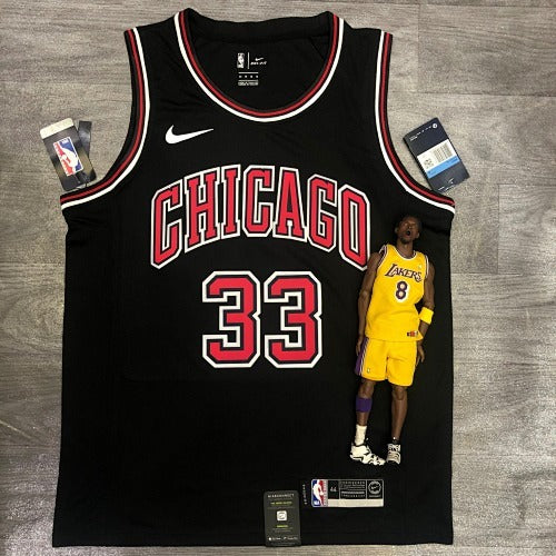 Bulls crew neck black No. 33 Pippen
