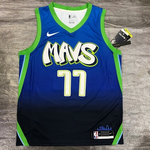 20th season Mavericks gradient limited No. 77 Doncic