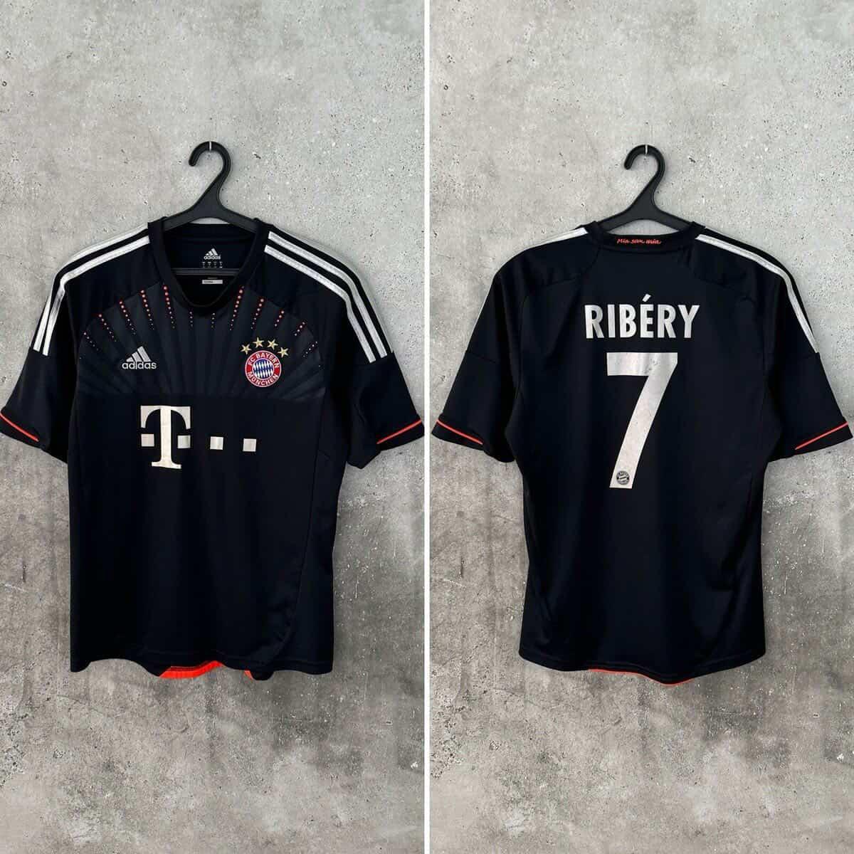 13/14 Bayern Black Retro Kit