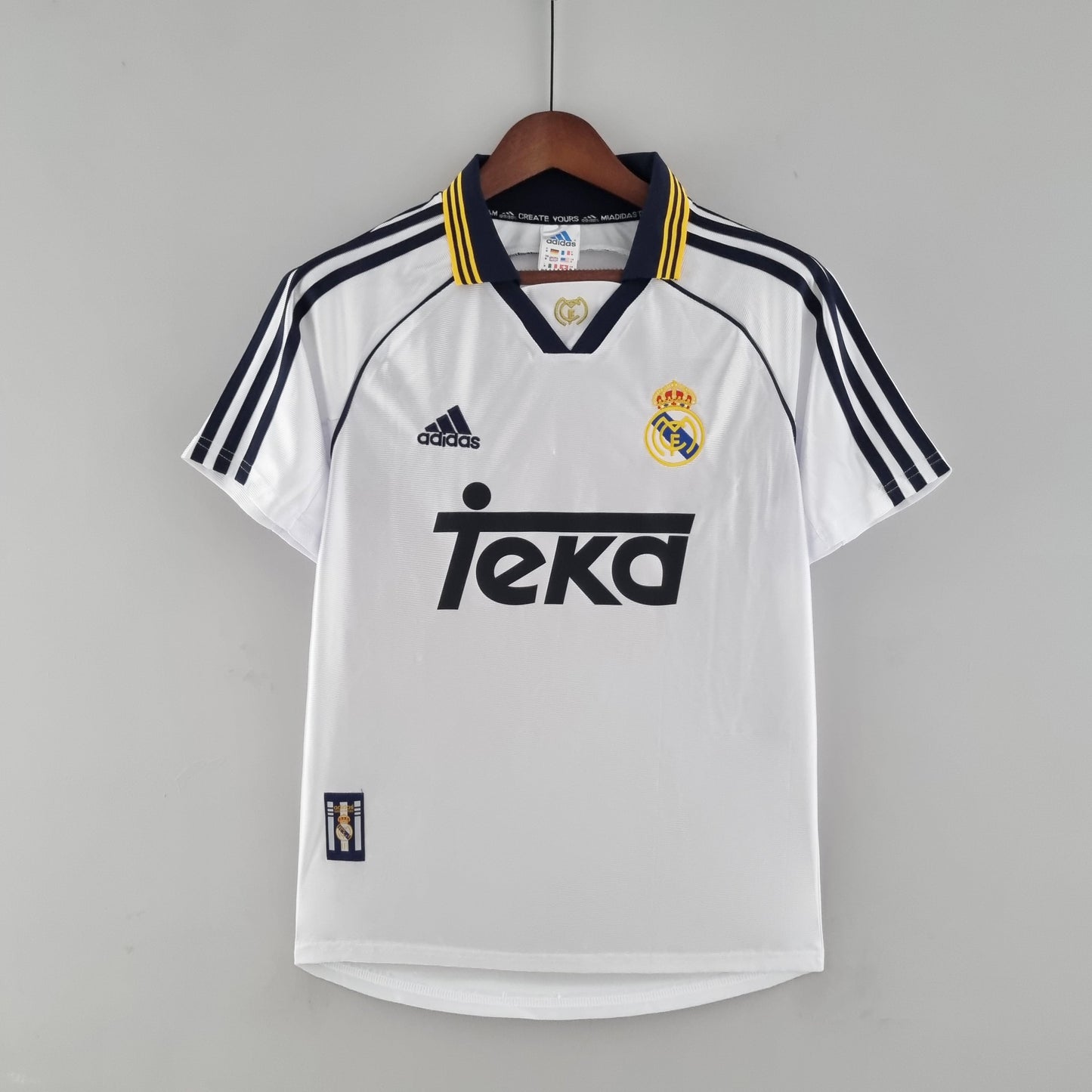 (STOCK): 00/01 Real Madrid Home Retro Jersey XL