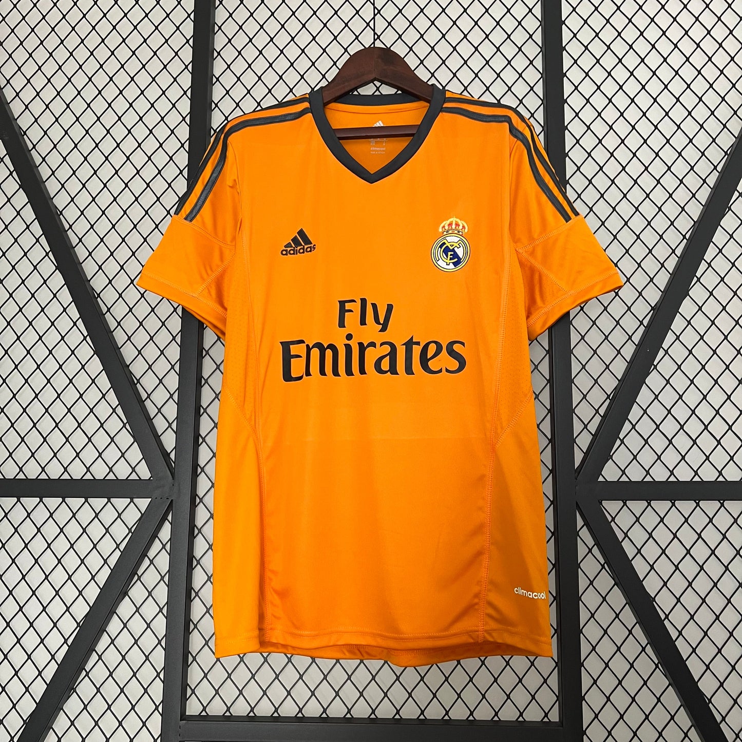(STOCK): 13/14 Real Madrid Third Away Retro Jersey L