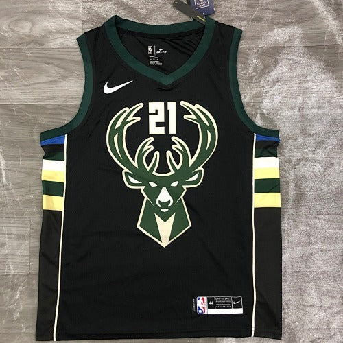 Bucks V Neck Black Big Buck Head No. 21 Holiday