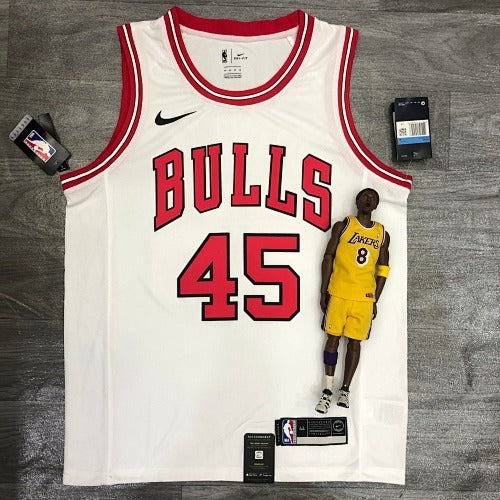 Bulls crew neck white No. 45 Jordan
