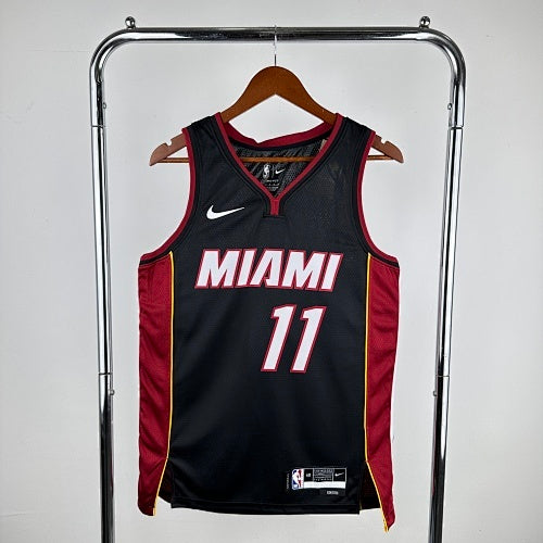 Heat V-neck Away Black No. 11 Huskers