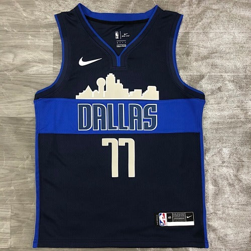 Mavericks Iceberg Version No. 77 Doncic