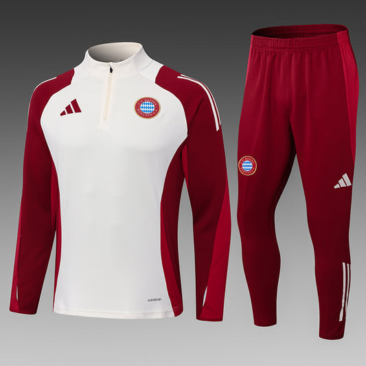 Stock: (XL) Bayern Winter Tracksuit