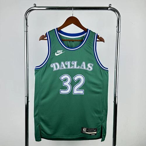 Season 26 Mavericks Retro Green No. 32 Flagg