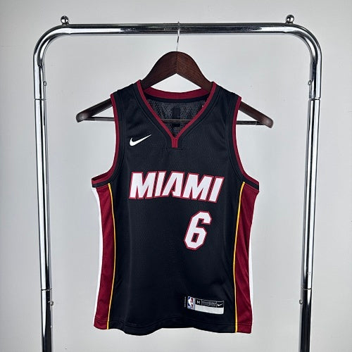 Youth children's clothing: Heat V-neck black size 6 James